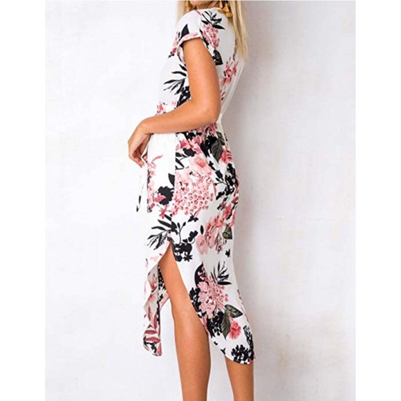Boutique Dresses & Skirts - Floral Print V-Neck Belted Side Slits Midi Dress